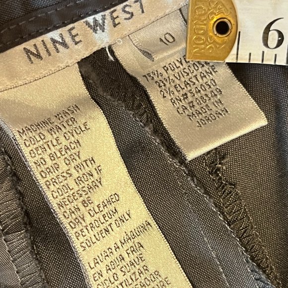 NINE WEST Capri Pants Size 10 Slate Gray Slight Stretch Zip Up Golf - Picture 7 of 13